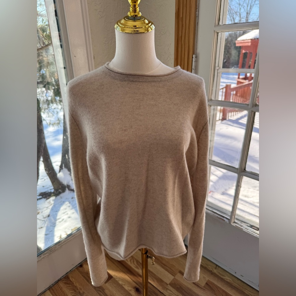 CASHMERE sweater in excellent condition size M